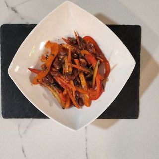 Աղցան բանջարեղենով և լոբով