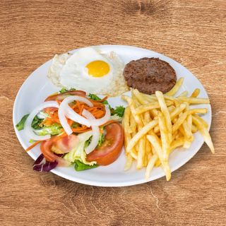 Hamburguesa + huevo frito + patatas + ensalada + bebida