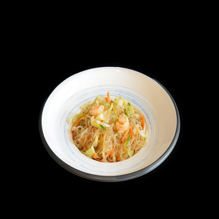 131G.  SPAGHETTI DI SOIA CON GAMBERI E VERDURE