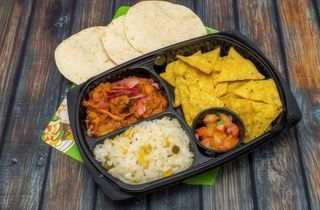 4 tacos cochinita taqueria + totopos