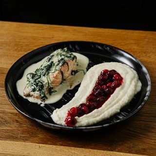 Stek z łososia z puree z selera