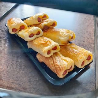 Самса слоеная с сосиской