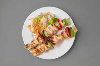 Пилешки шишчета със зеленчуци