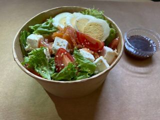 Салат з лососем (300г)