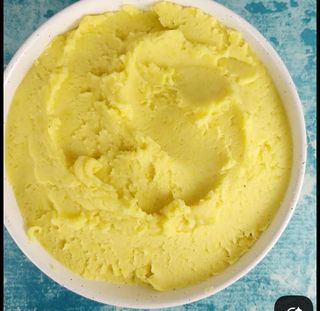 Cartofi piure cu parmezan și unt