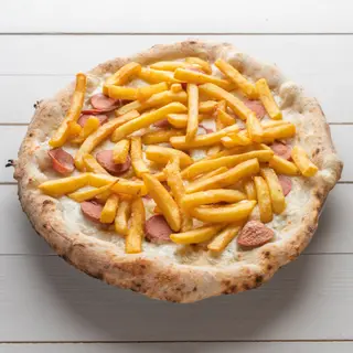 Pizza con wurstel e patate