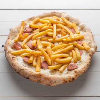 Pizza con wurstel e patate