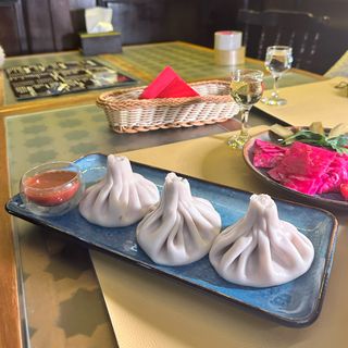 KHINKALI CU CIUPERCI SI VERDEATA