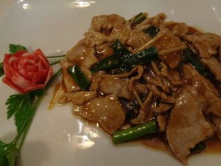 Vitello saltato con porri e zenzero