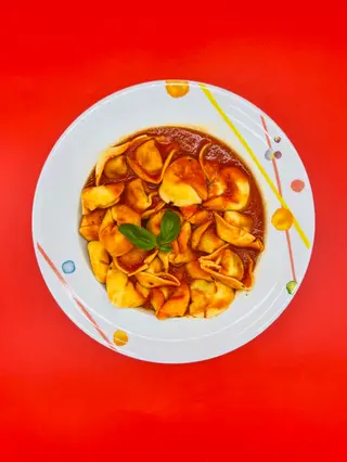 Tortellini ricorta, spinaci al pomodoro e basilico
