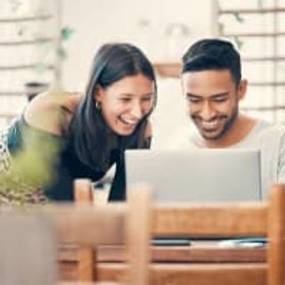 Menú Croi Dúo Desayuno y Merienda:  2 Zumos Naturales, 2 Bebidas Calientes, 2 Croissants Rellenos Y 2 Dulces De Pastelería