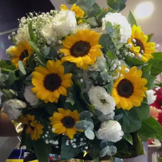 Bouquet girasoli  con bianco 