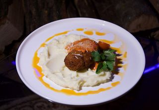 Біфштекс свино-яловичий з картопляним пюре