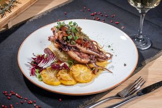 Caracatita cu rosii uscate,capere si piure de cartofi infuzat