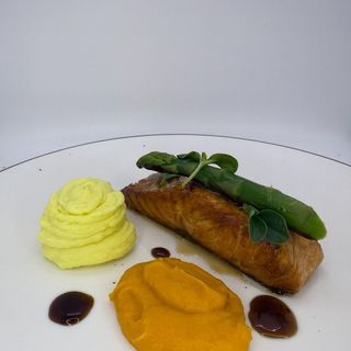 Сьомга на скара 