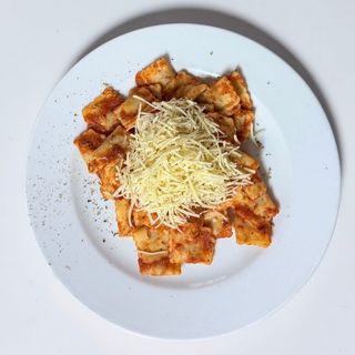 Raviolis en salsa napolitana