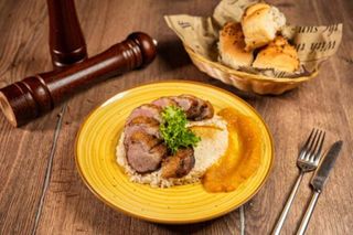 Piept de rață cu orez și sos de ananas