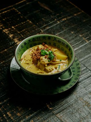 CURRY AMARILLO MALASIO CON TOFU