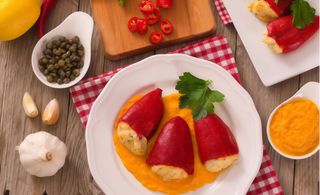 Pimientos del Piquillo rellenos de Bacalao y Marisco