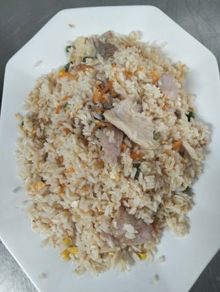 Ориз с пилешко месо и зеленчуци