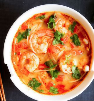 Tom yum krewetkami