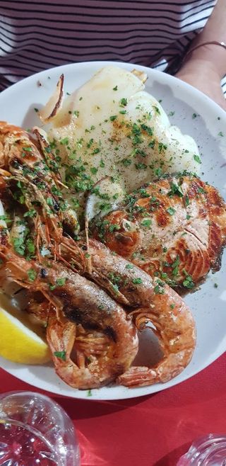 Grigliata spada scampi e gamberoni 