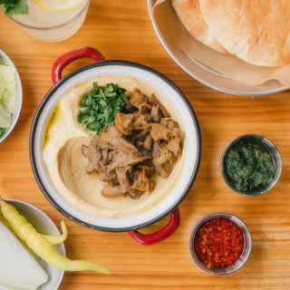 Hummus con shawarma de setas