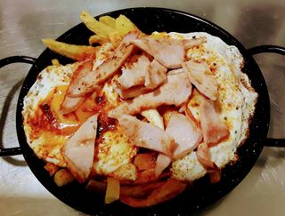 2 Huevos Rotos Con Lomo