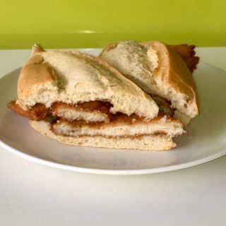 Bocadillo De Pechuga De Pollo Empanado