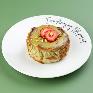 ფისტის ჩიზქეიქი მარწყვის ჯემით