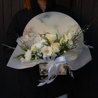 Композиція в дерев'яній коробці  білому кольорі