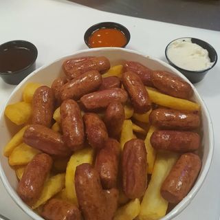 Salchipapas Con Tres Salsas (Mediana)