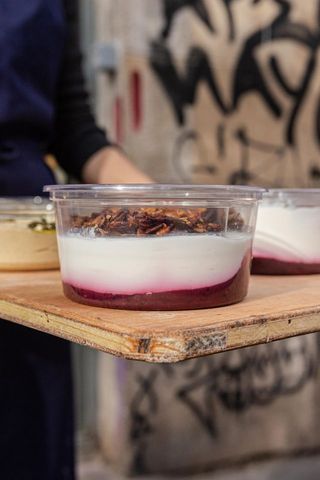 Yogurt Con Granola Mermelada