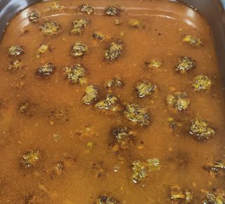 Albóndigas en salsa (porción) con patatas fritas 