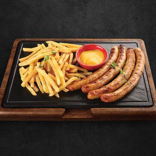 Carnatei de Munchen cu cartofi pai