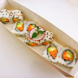 Uramaki Avocado cetriolo e carota