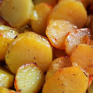 Запечени картофи с копър и чесън (200г)