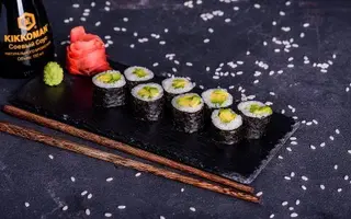 Рол Макі з авокадо (110г)