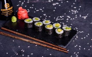 Рол Макі з авокадо (110г)