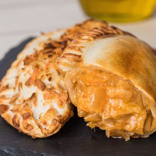 Empanada Cebolla y Queso