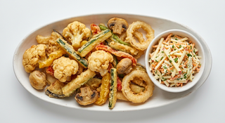 Fritto misto de legume cu salata de telina, mar, morcov