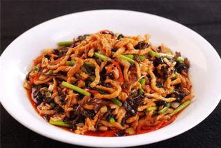 Говядина с рыбным привкусом 鱼香肉丝