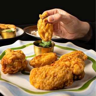 Nuggets (4 unidades)+zumo piña+patatas