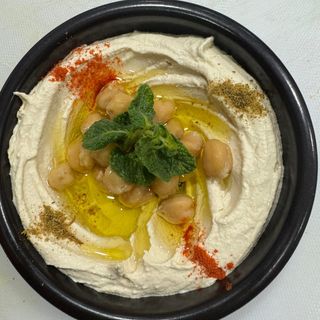 حمص بالطحينة