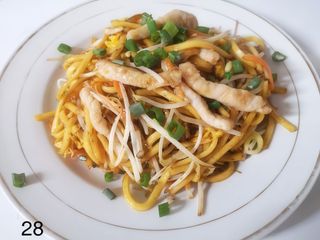 28. Ciao Mien  con maiale