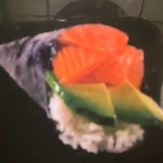 65. Temaki De Salmón