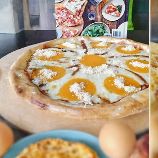 Quatro Formaggi pizza