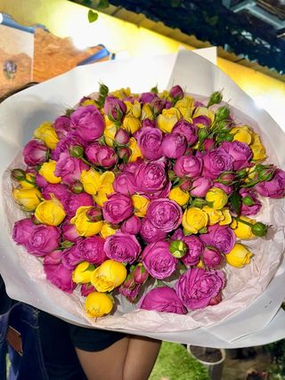 ჰოლანდიური სპრეი ვარდები.