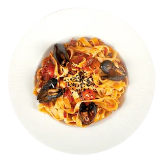 Tagliatelle al frutti di mare con calamares y langostinos 