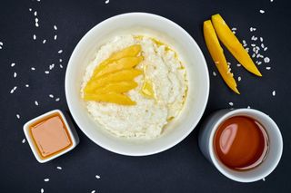 рисовая каша на кокосовом молоке манго